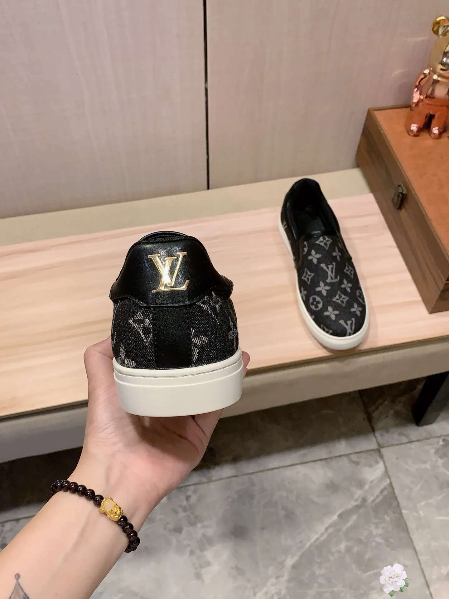 Men's men's shoes 💰400💰💰🎩🎩 [Lightning] [Lightning] "LV*" The latest • popular casual shoes, top brands [Seduce] luxury ~ purchasing agency, top ~ quality. [Strong] The upper is made of imported breathable cowhide with fabric material ➕ Breathable sheepskin feet (•) and fine workmanship. The original stylish and stylish soft rubber wear-resistant and non-slip outsole is light and comfortable on the feet. The real thing looks better when photographed in person. Code 111: Code: 38-44, 2️⃣colors selected